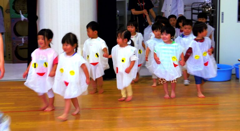 何か楽しそうな音楽が聞こえてきましたよ！